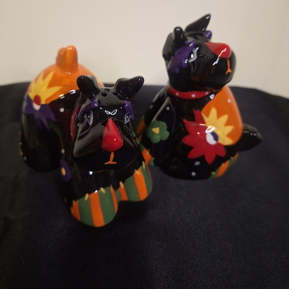 Scottie Salt & Pepper Shakers - Picture 2 of 5